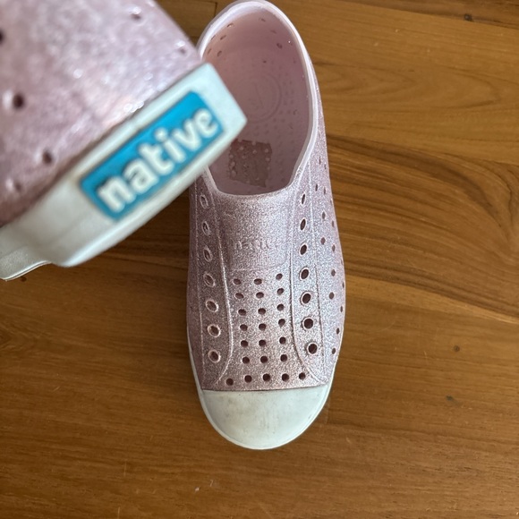 Native Kids' Sparkly Pink Sneakers size J1 - Picture 5 of 5